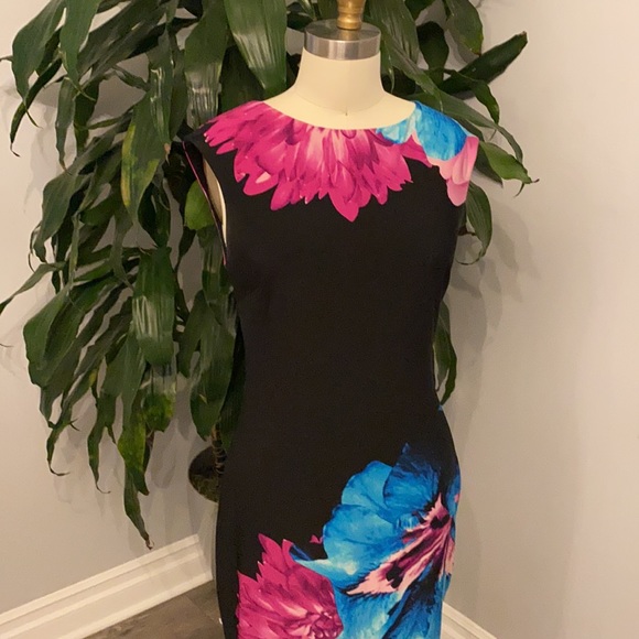 Dress - Picture 3 of 4